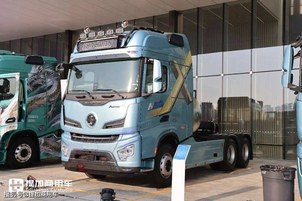 陜汽德龍X6000復合版外觀