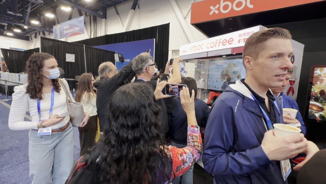 不做人形、不跳舞:他家的具身智能憑什么在100+城市賣出400萬杯咖啡?