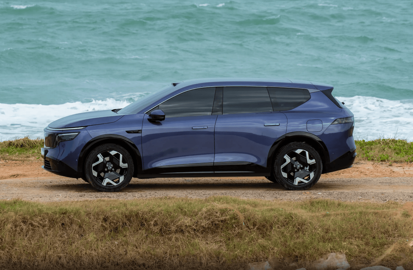 日產NX8車身側面