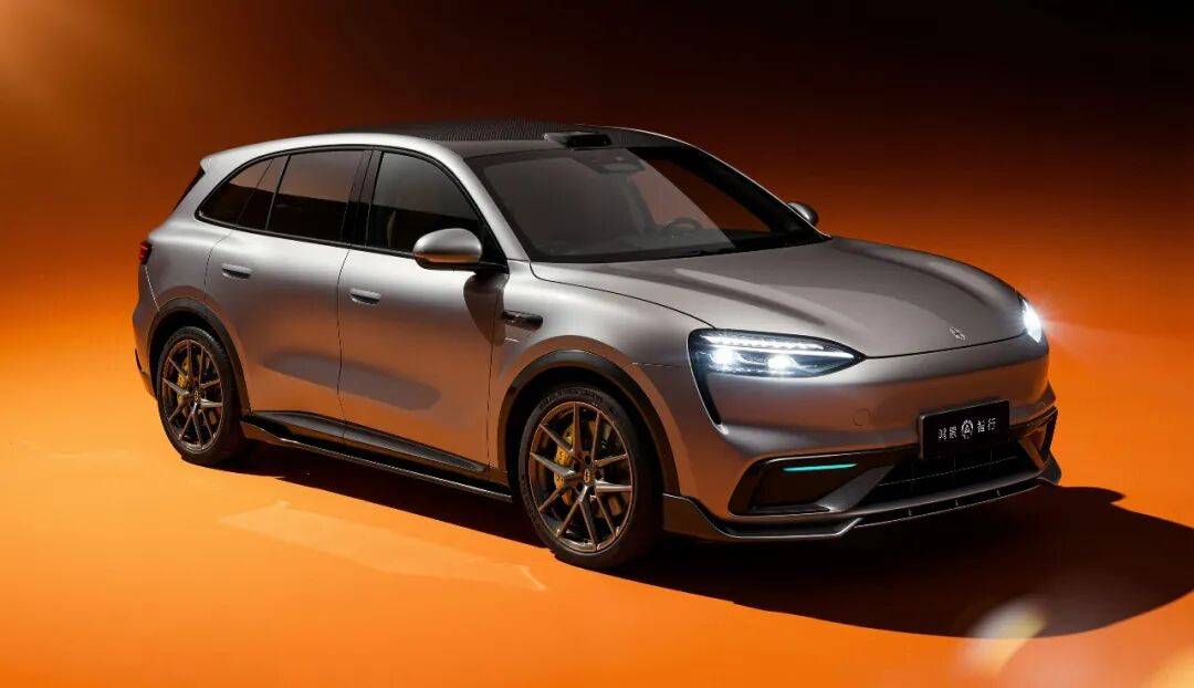 問界M6前臉特寫